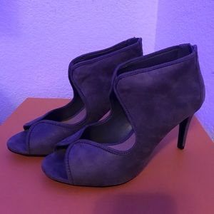 Cute 3 1/2 inches IMPO Smoky Taupe Heels